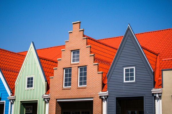 Quelles stratégies pour améliorer l'efficacité énergétique des bâtiments publics dans les petites villes?