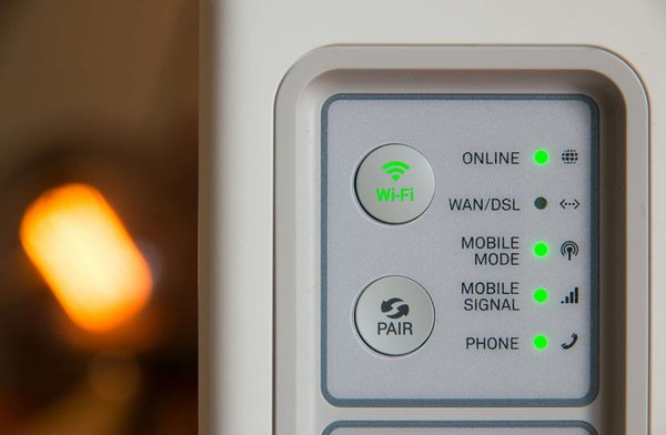 Quelles méthodes pour améliorer la réception du signal Wi-Fi dans un appartement avec de nombreux murs?