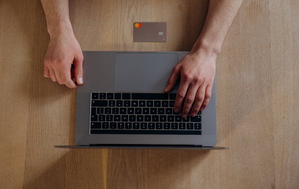 Optez pour une banque en ligne avec chéquier adaptée à vos besoins